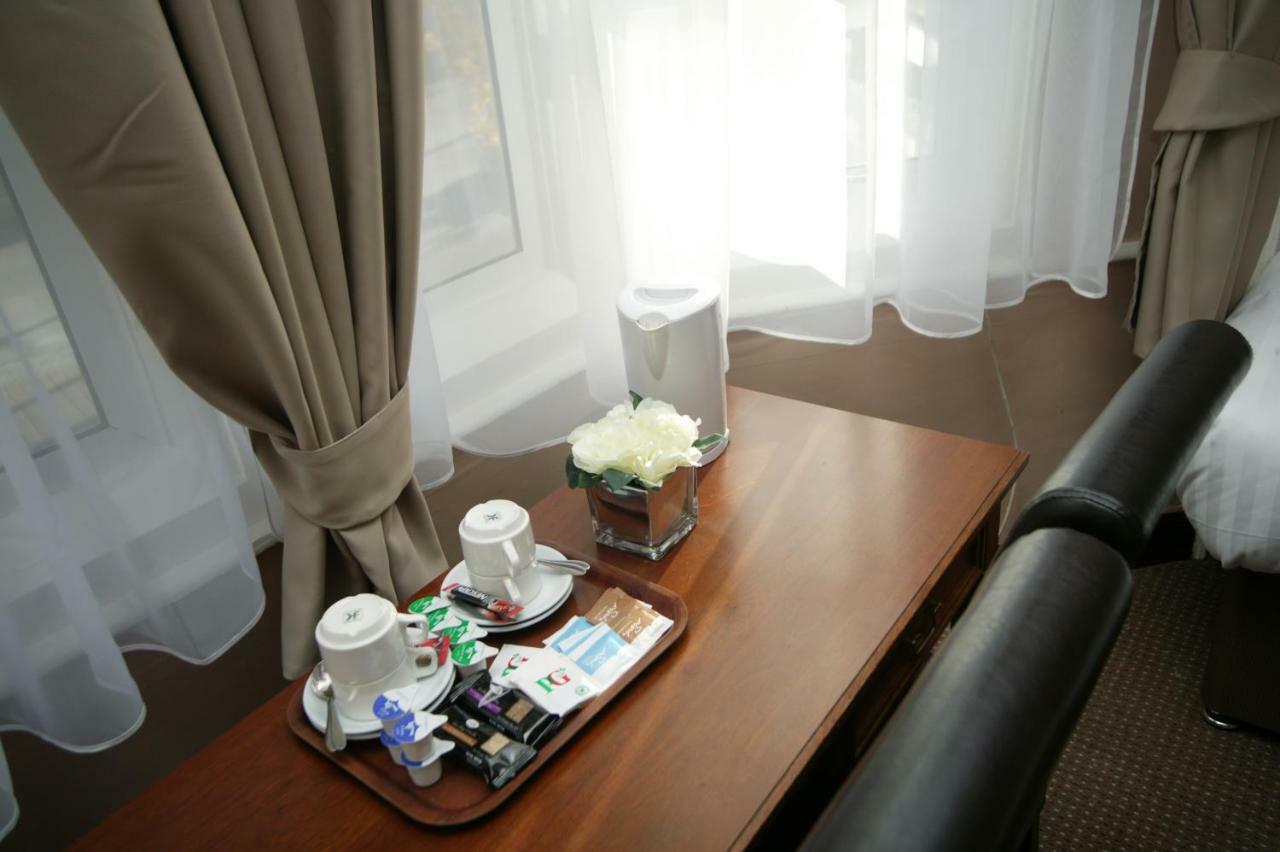 The Royal Hotel Kettering Bagian luar foto